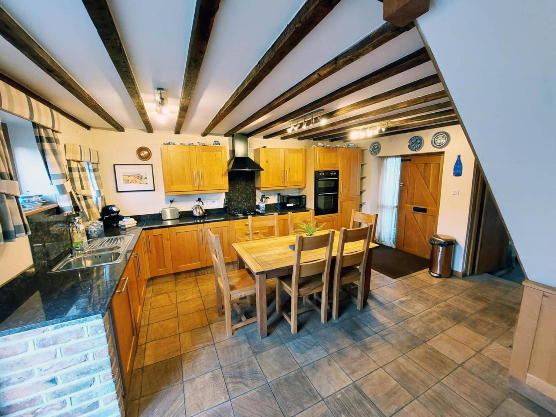 Вилла The Old Mill Barn With Hot Tub And Private Use Of Heated Pool Уиррал Экстерьер фото