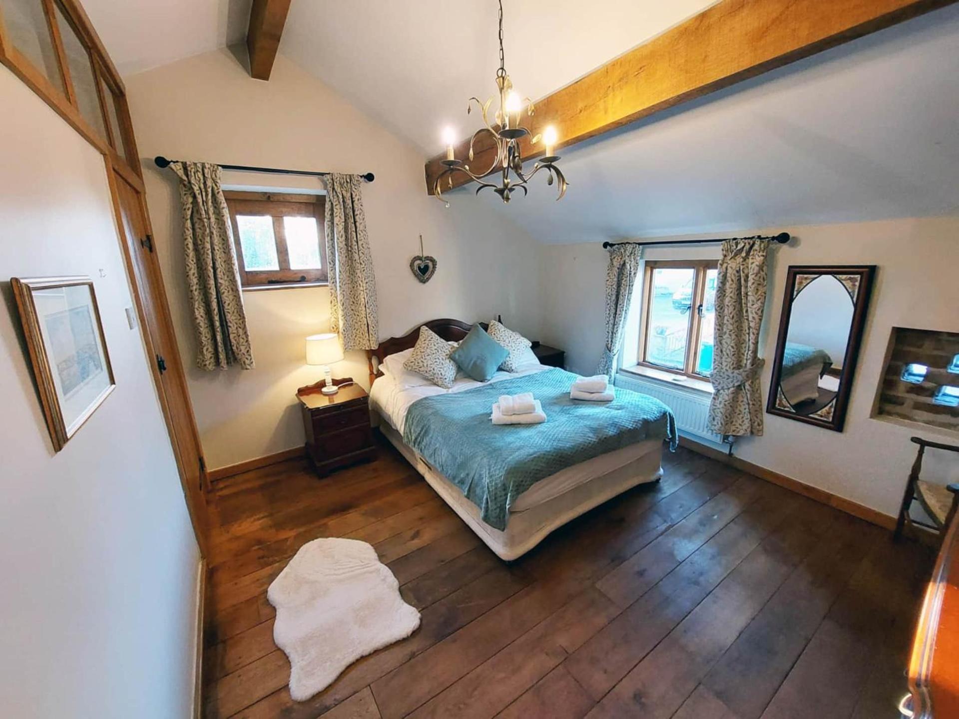 Вилла The Old Mill Barn With Hot Tub And Private Use Of Heated Pool Уиррал Экстерьер фото